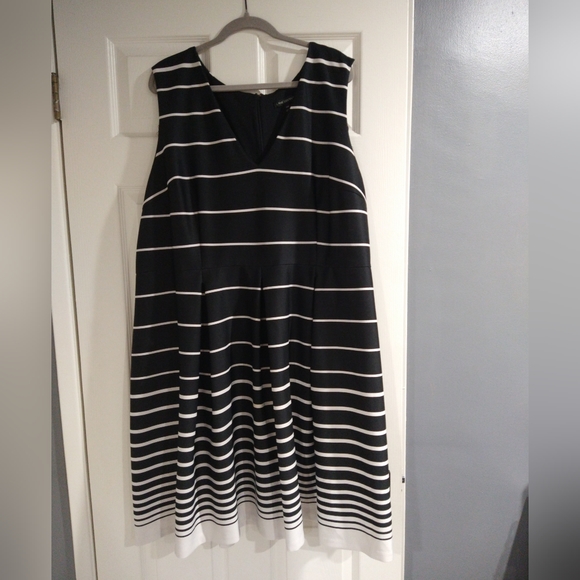 Lane Bryant Dresses & Skirts - Lane Bryant sz 26W black and white striped dress